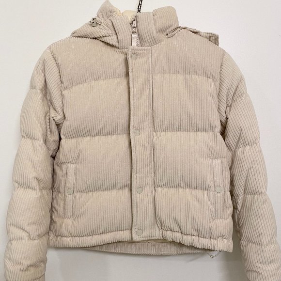 Aritzia Super Puff Shorty - Picture 2 of 4